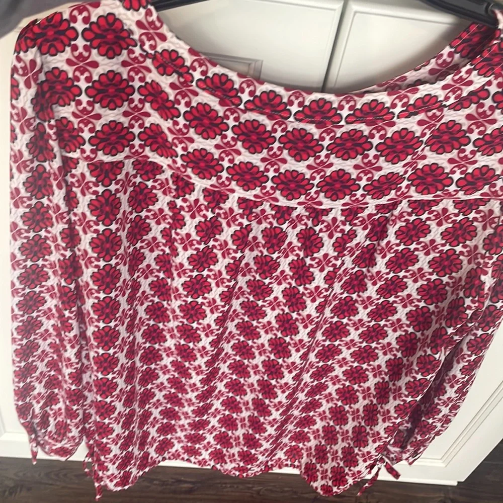 Loft red and navy blouse Medium petite - Picture 6 of 7